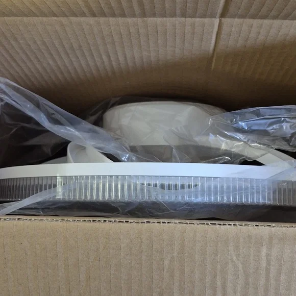 Ceiling Light With Fan And Remote. - Picture 3 of 3